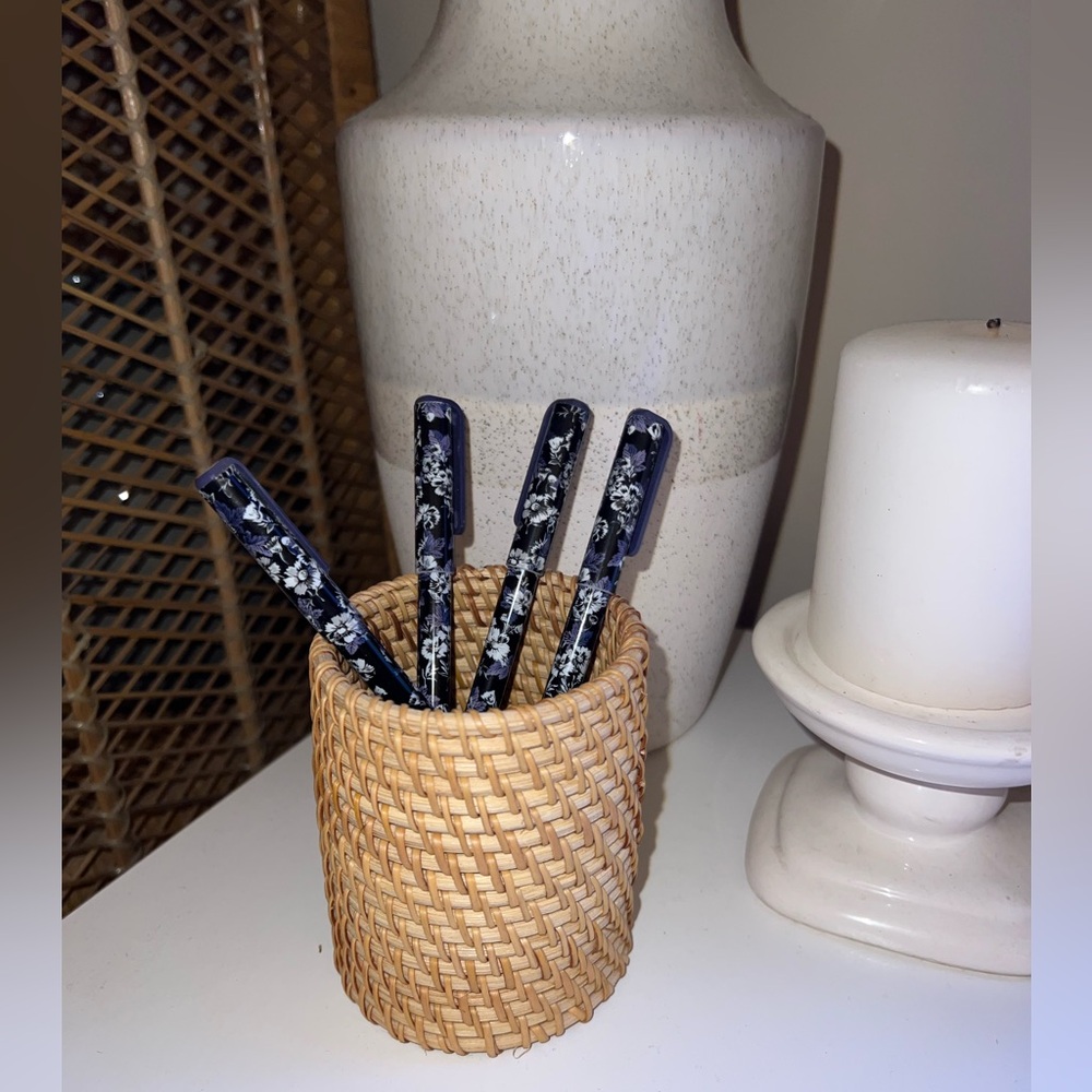 Woven Holder